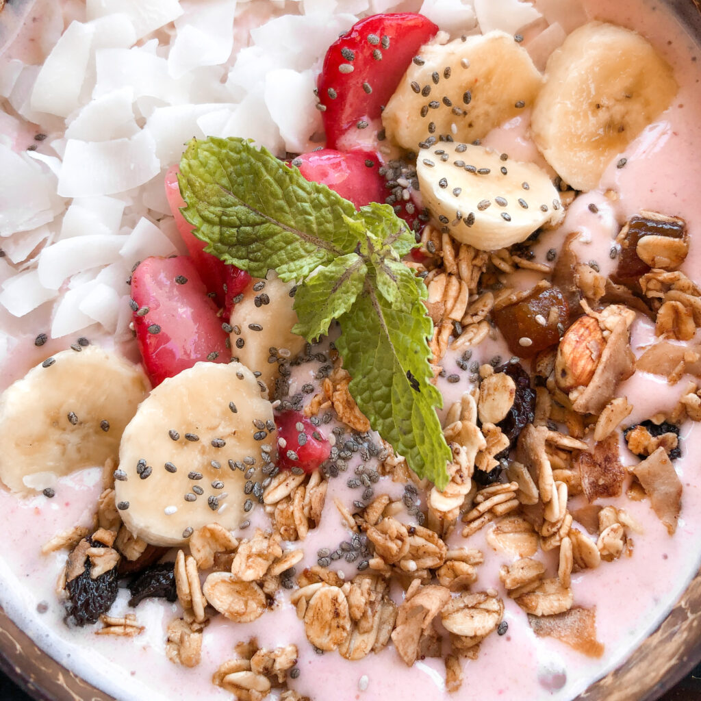 strawberry benefits in Smoothie bowls